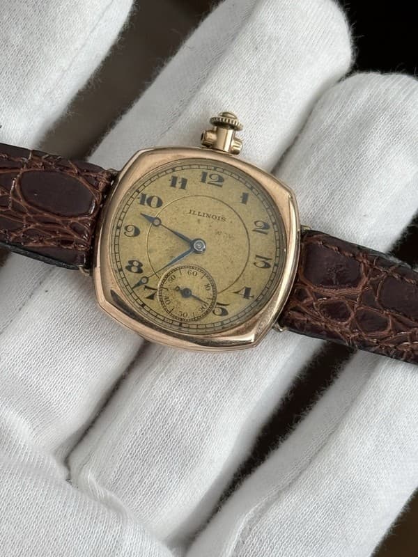 Vintage Illinois Men’s Cushion Case 15J Watch
