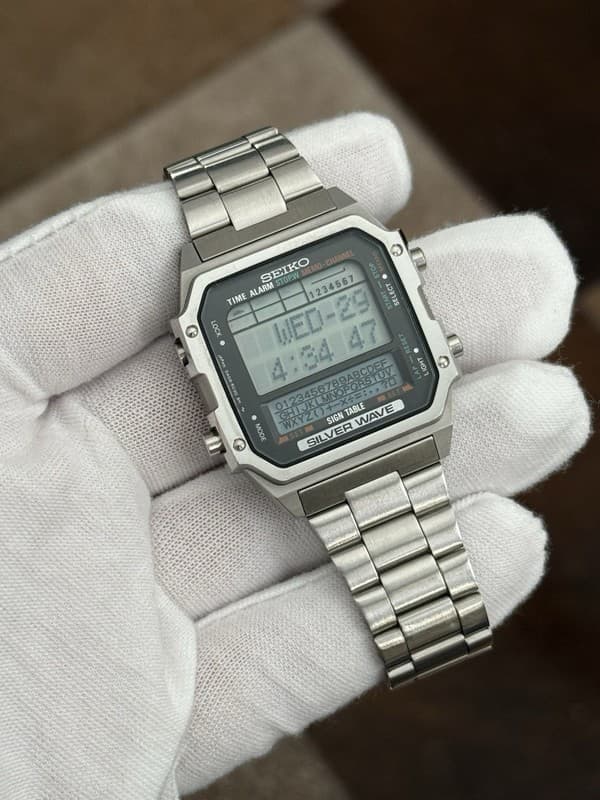 Vintage Seiko D409-5030 Silver Wave Men’s 1980’s Digital Sports Watch Japan