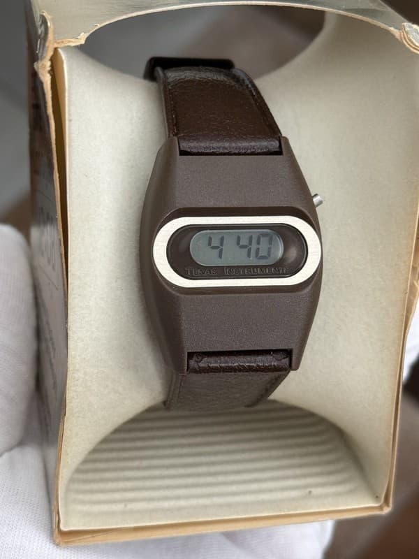 NOS Vintage Texas Instruments Men’s “Any Time” LCD Digital Watch TI-552-20 1970s