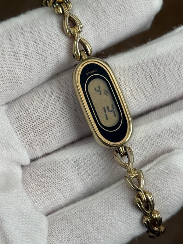 Vintage Seiko L620-4000 1970’s Ladies Digital Bracelet Cocktail Watch JDM - Mint