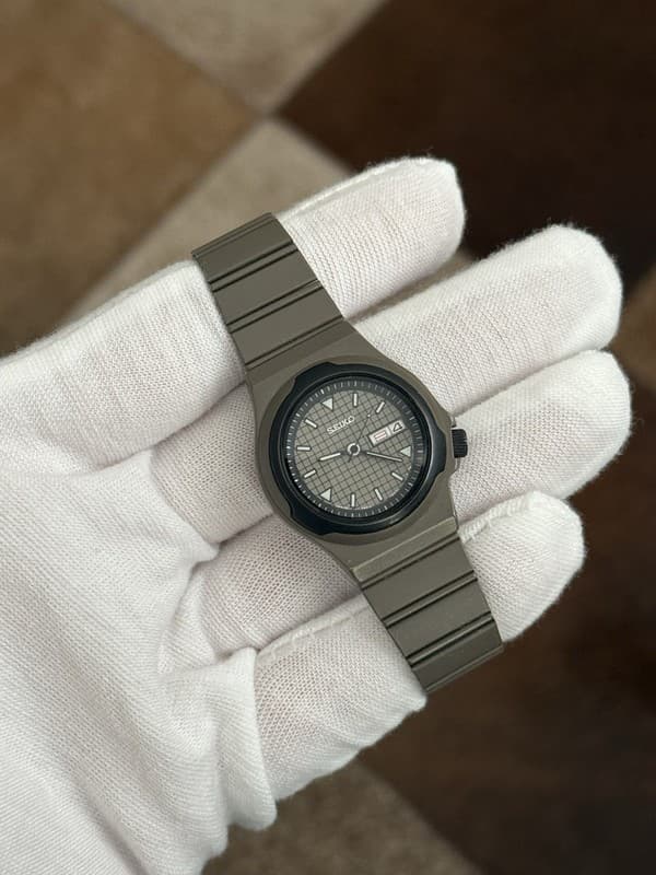 Rare Vintage Seiko Quartz Day Date 2A23-0310 Sports Watch JDM 1980s