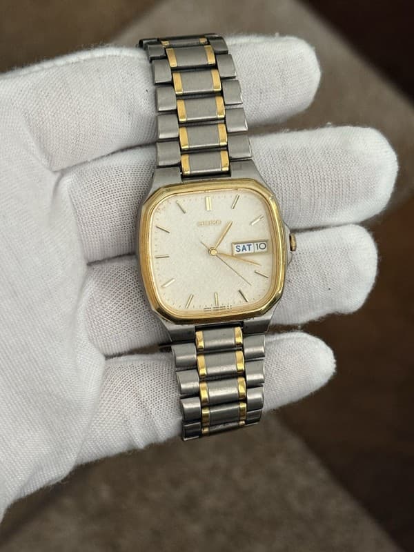 Rare Vintage Seiko Titanium Quartz Day-Date Men’s Dress Watch 7N93-5010 - Read
