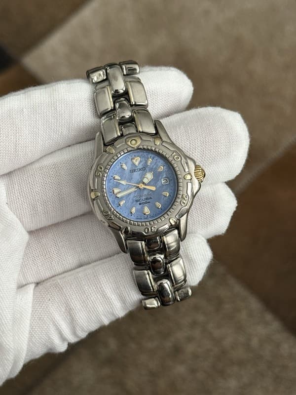 Vintage Seiko Scuba Titanium MOP Women’s Diver Sports Watch 7N85-0130 JDM 1990s