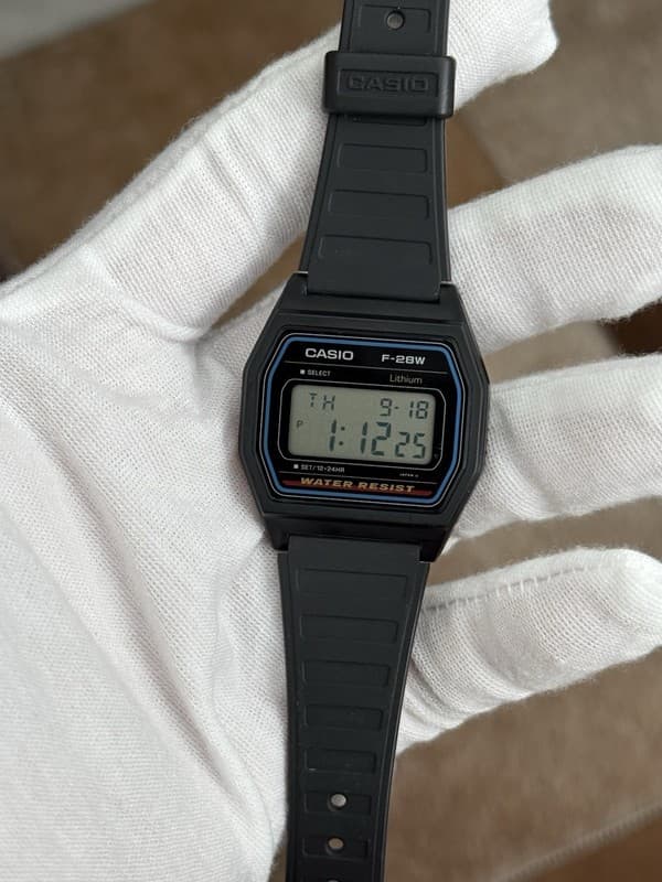 Rare Vintage Casio F-28W Men’s Digital Sports Watch Module 1156 JDM 1980s