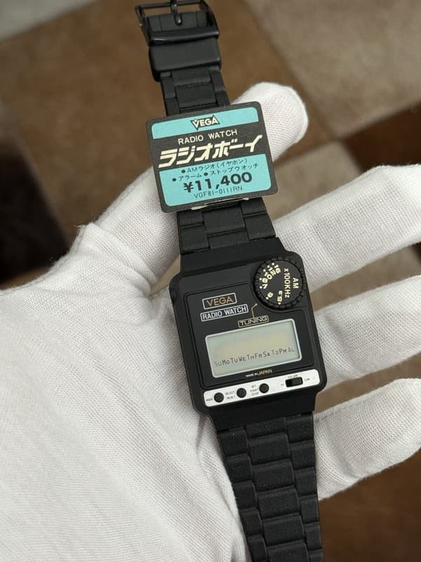 NOS Rare Vintage Vega Radio Boy Digital Men’s AM Radio Watch JDM VGF81-0111RN