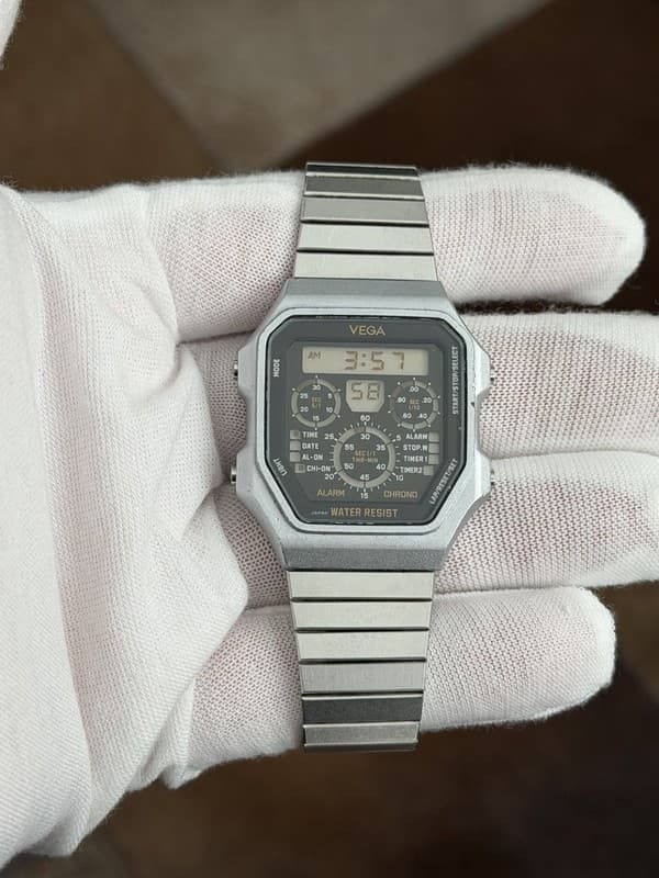Rare Vintage Vega Multi Alarm Chronograph Men’s Digital Sports Watch DA46-398441