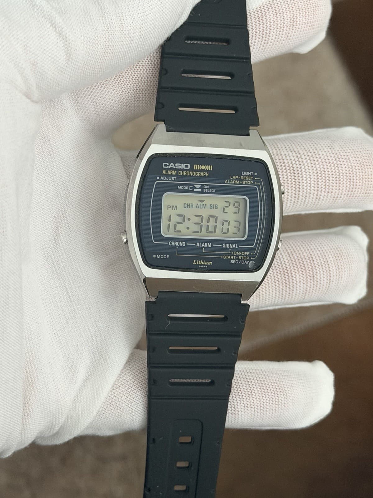 Rare Vintage Casio 83QS-41A Alarm Chronograph Men’s Digital Sports Watch JDM 70s - Image 1